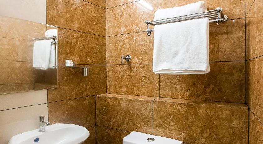 Hotel Park Tower Ченнаї Екстер'єр фото
